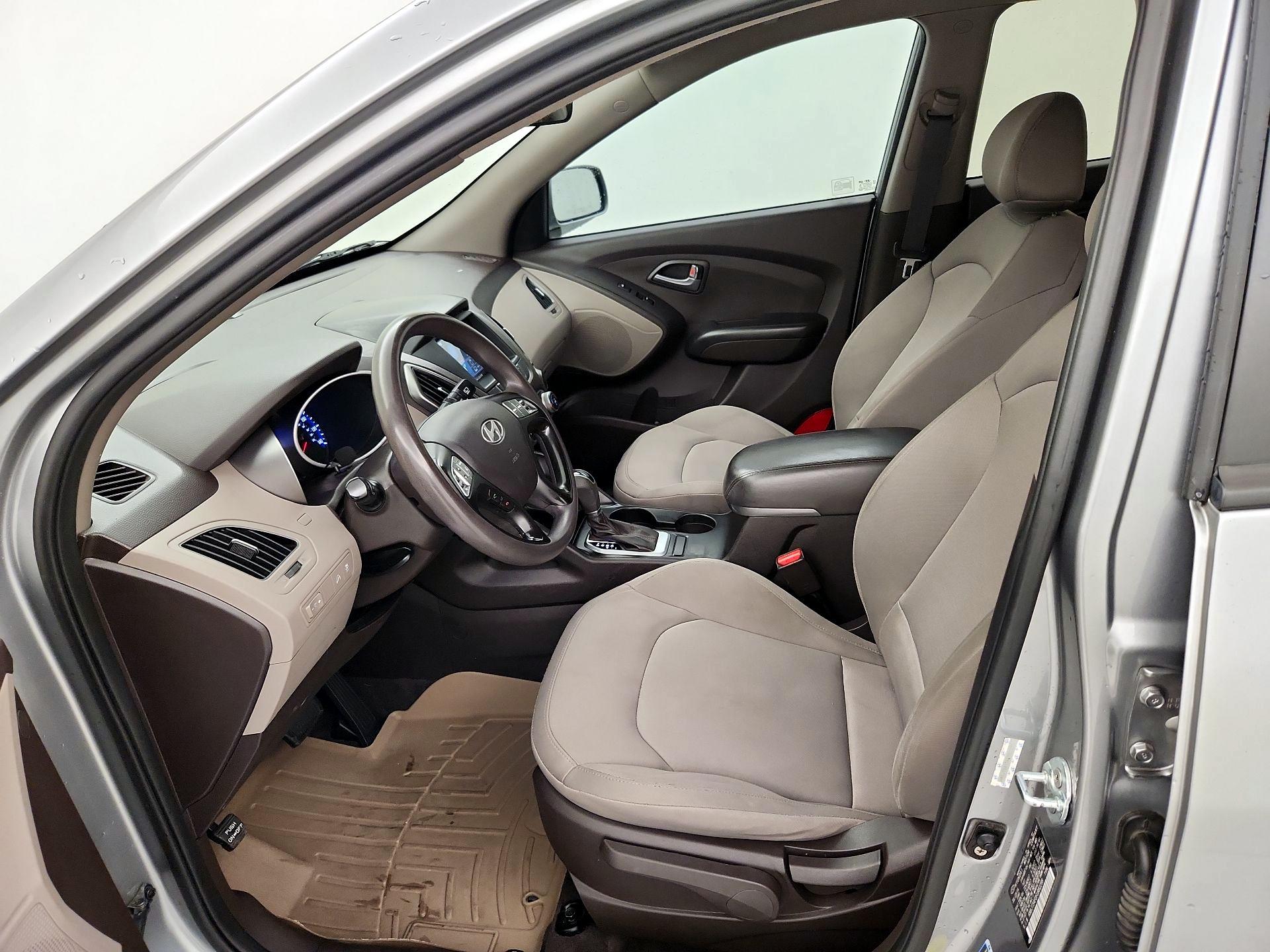 Thumbnail: 2015 Hyundai Tucson - 11