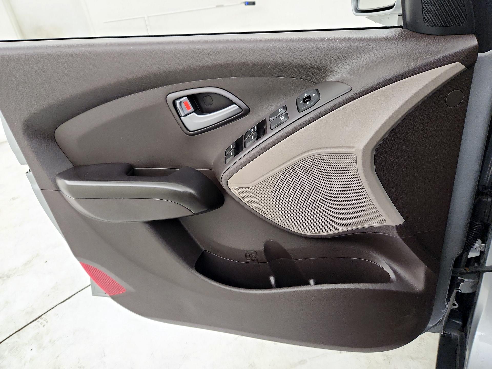Thumbnail: 2015 Hyundai Tucson - 12