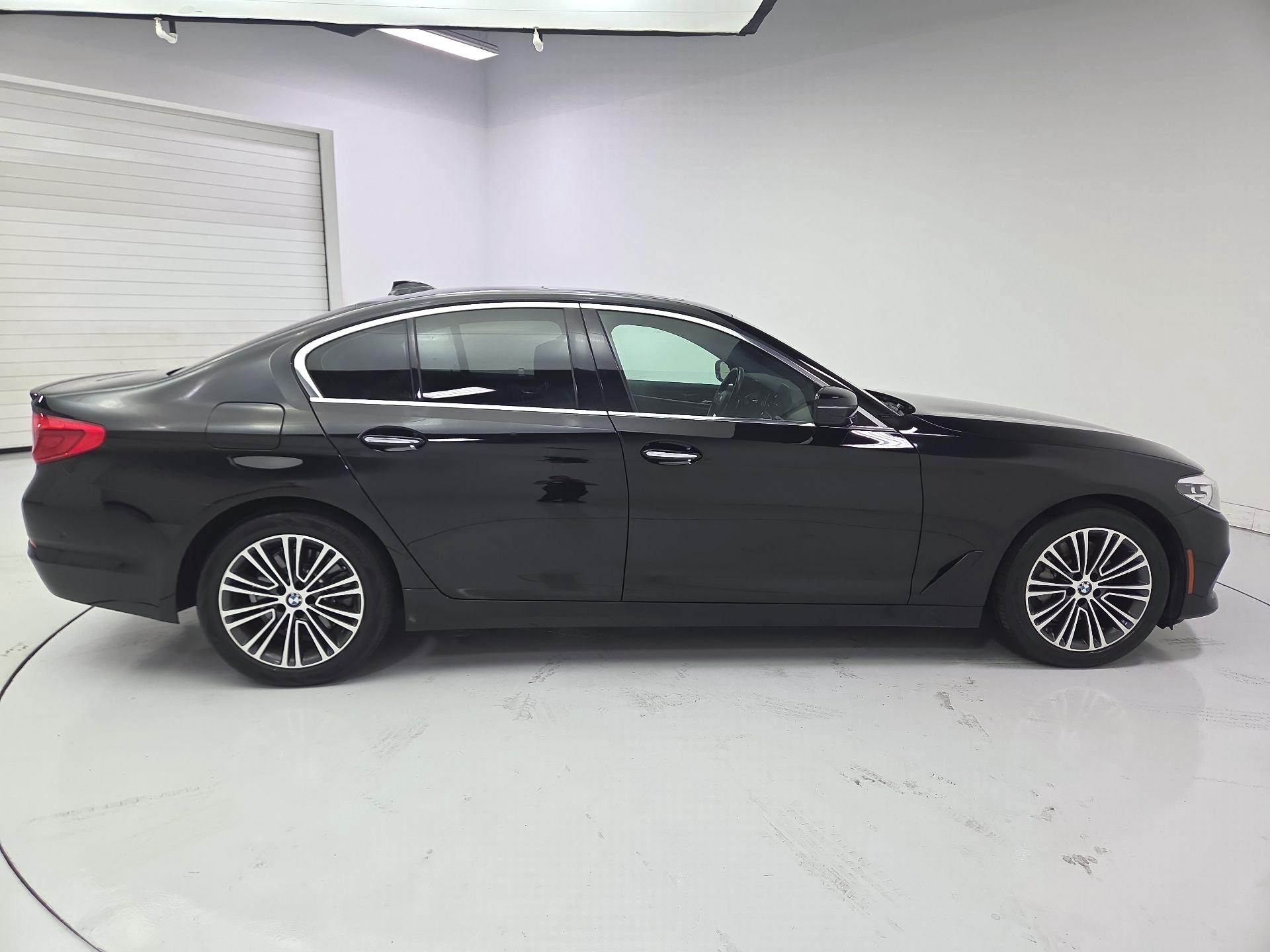 Thumbnail: 2017 BMW 5 Series - 4