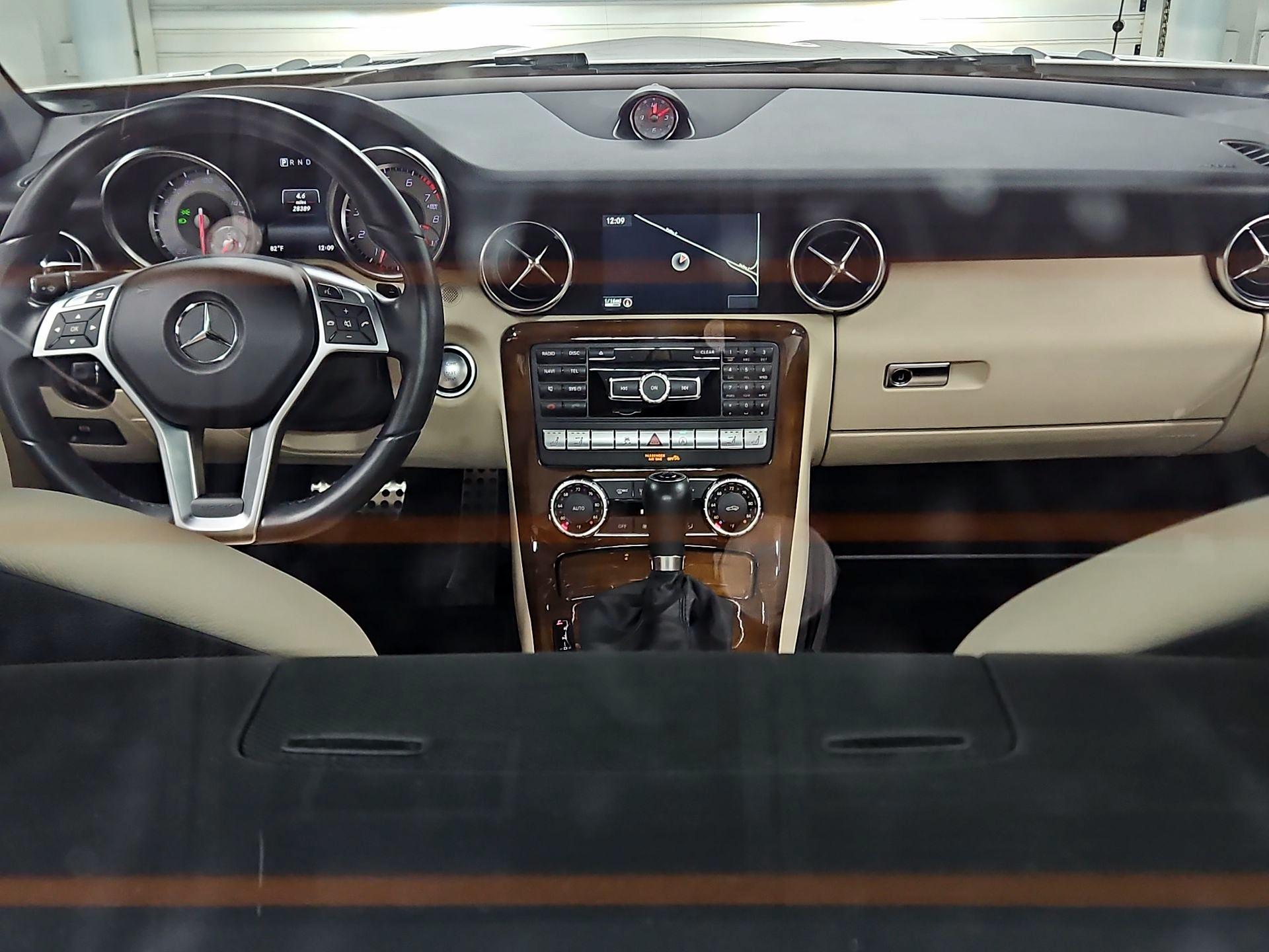 Thumbnail: 2016 Mercedes-Benz SLK - 9