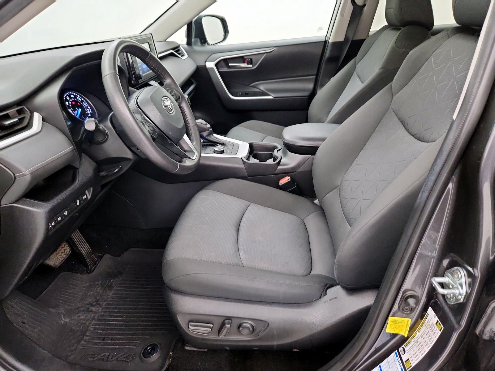 2021 Toyota RAV4 XLE - Photo 12
