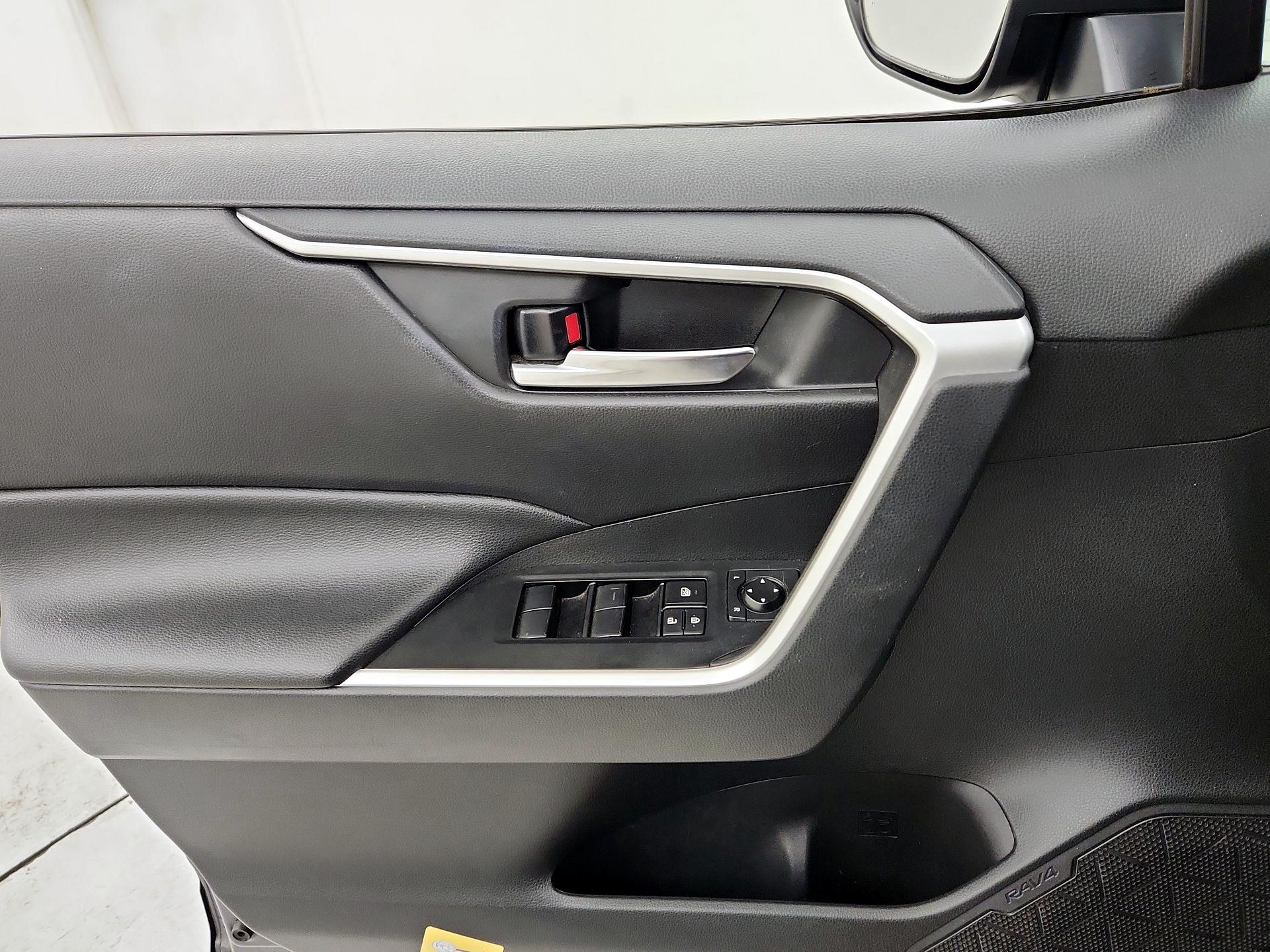Thumbnail: 2021 Toyota RAV4 - 12