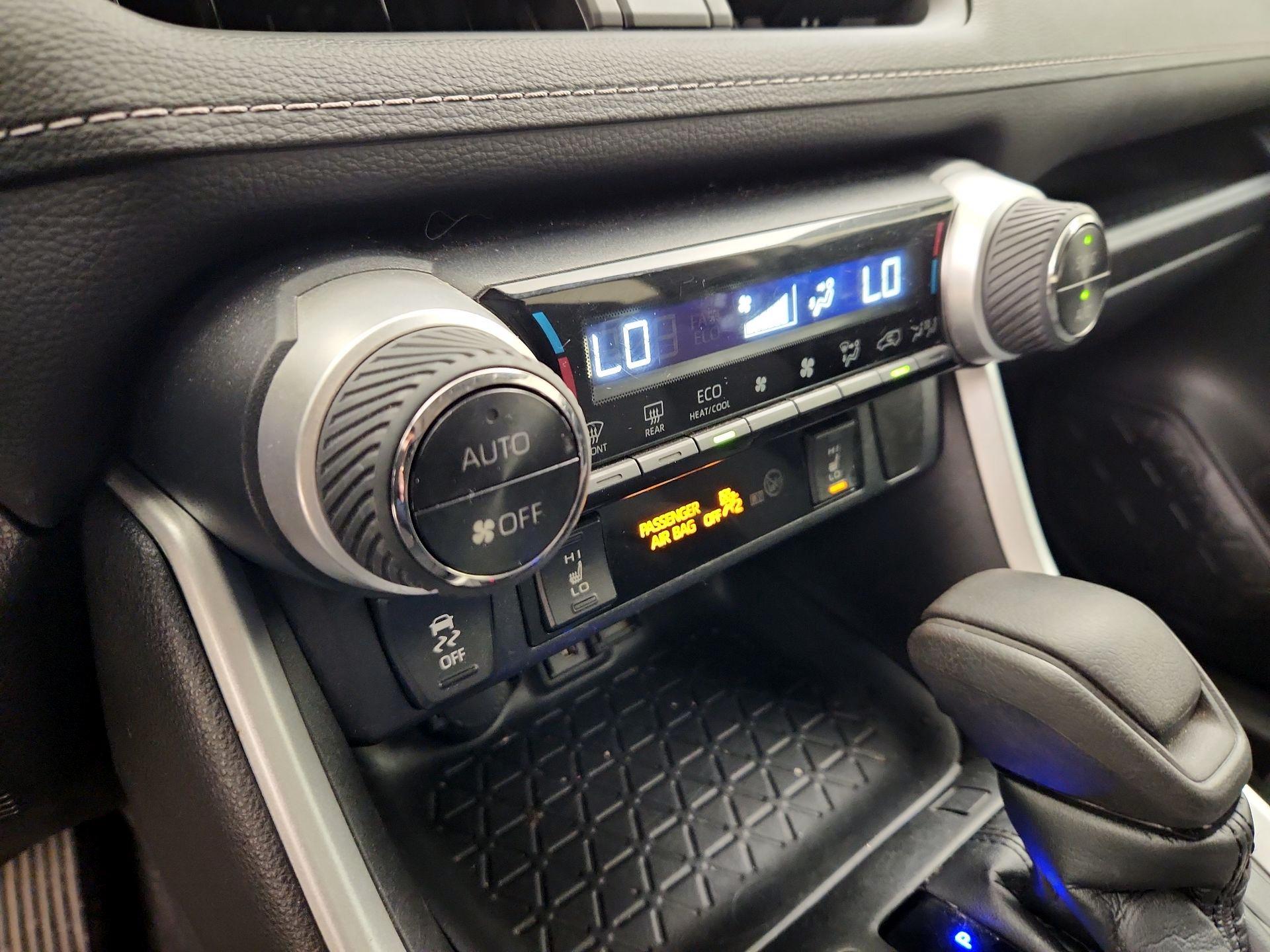 Thumbnail: 2021 Toyota RAV4 - 16