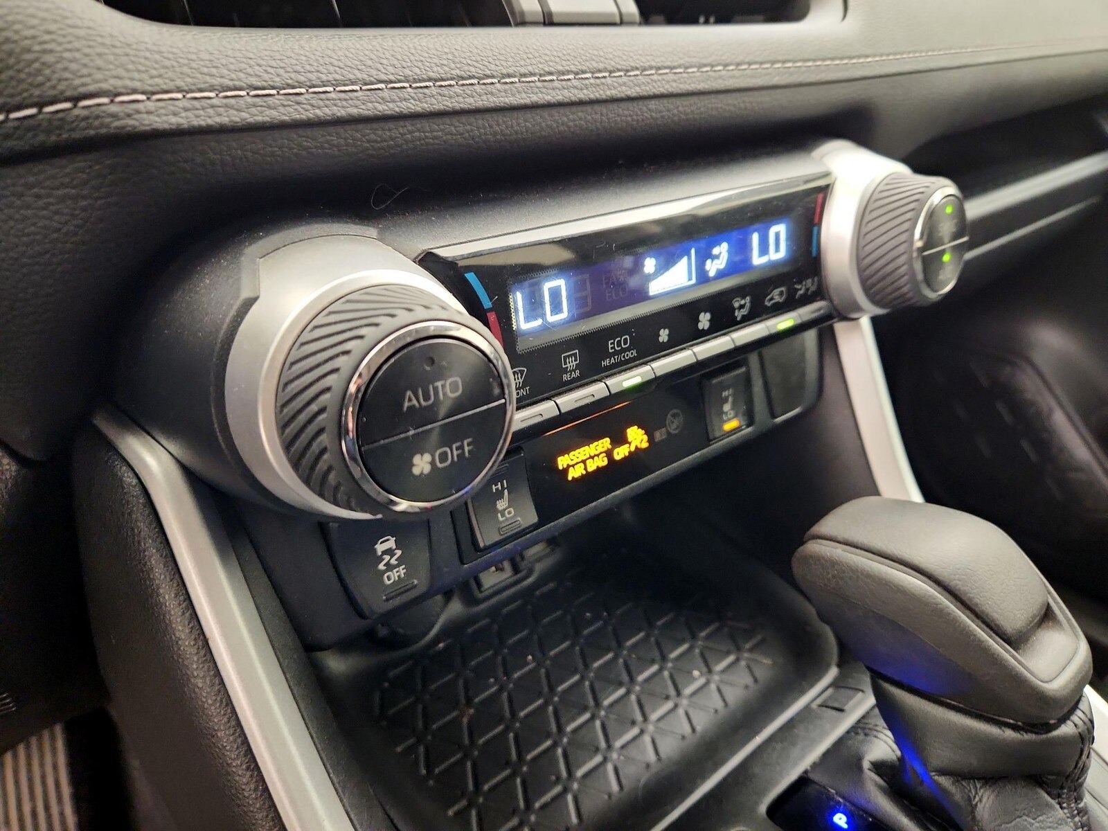 2021 Toyota RAV4 XLE - Photo 17
