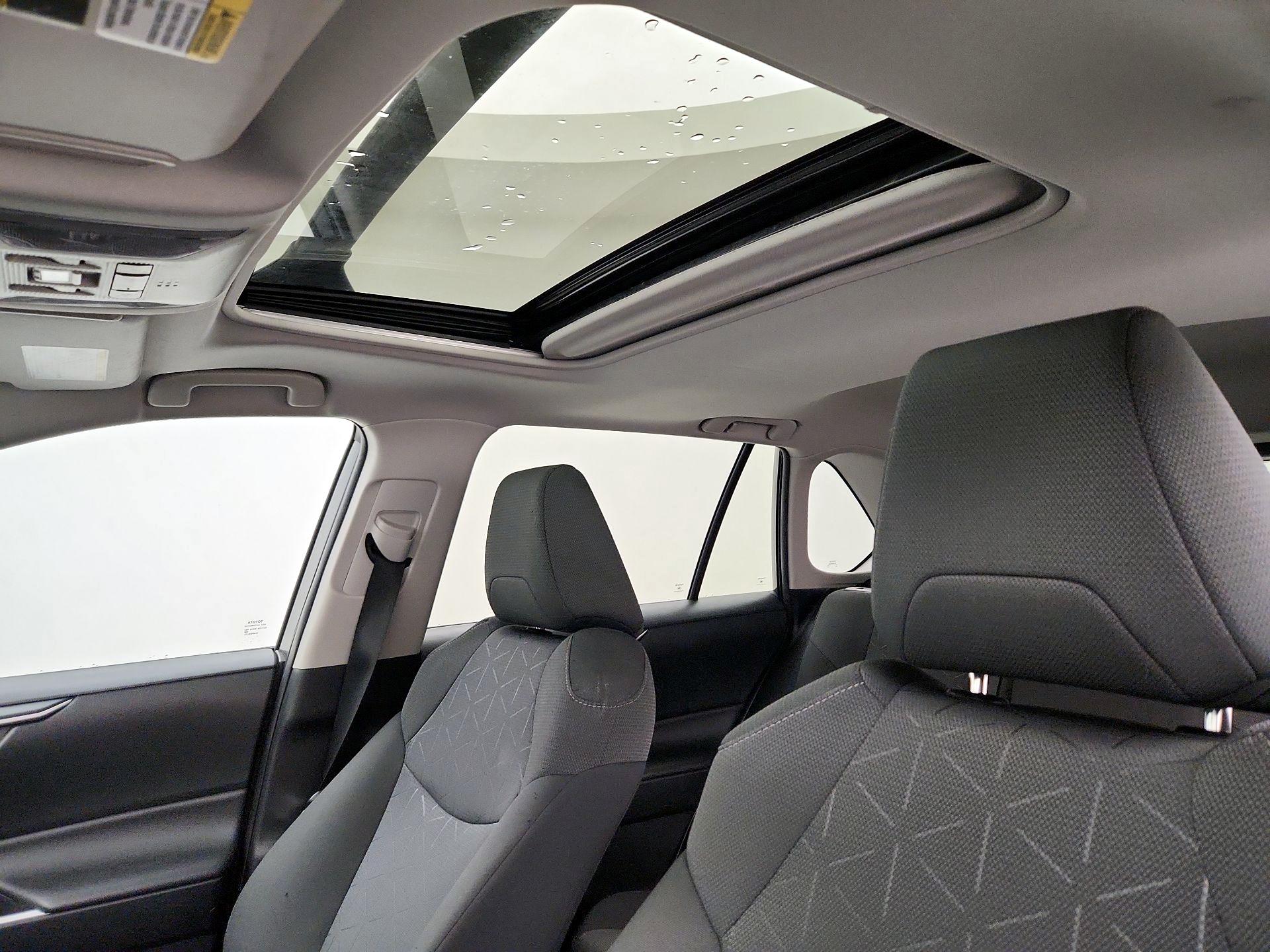 Thumbnail: 2021 Toyota RAV4 - 19