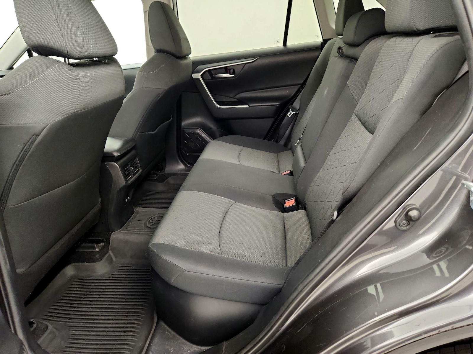 2021 Toyota RAV4 XLE - Photo 21