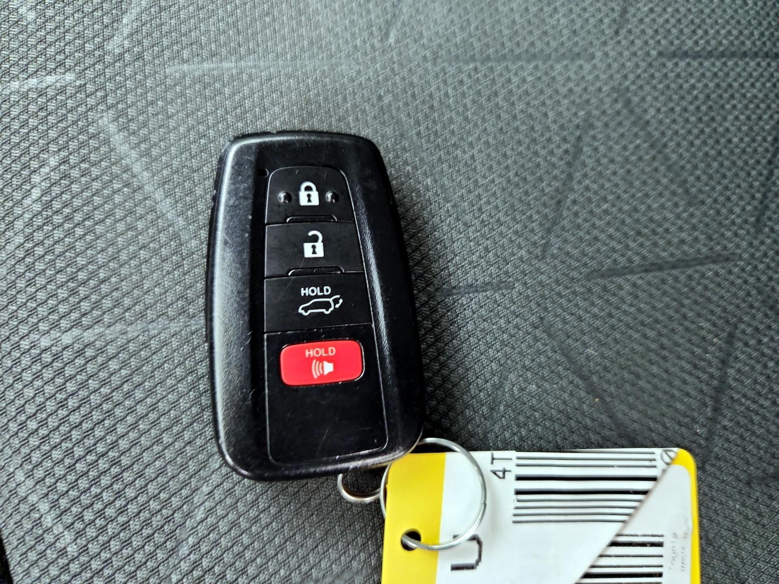 2021 Toyota RAV4 XLE - Photo 24