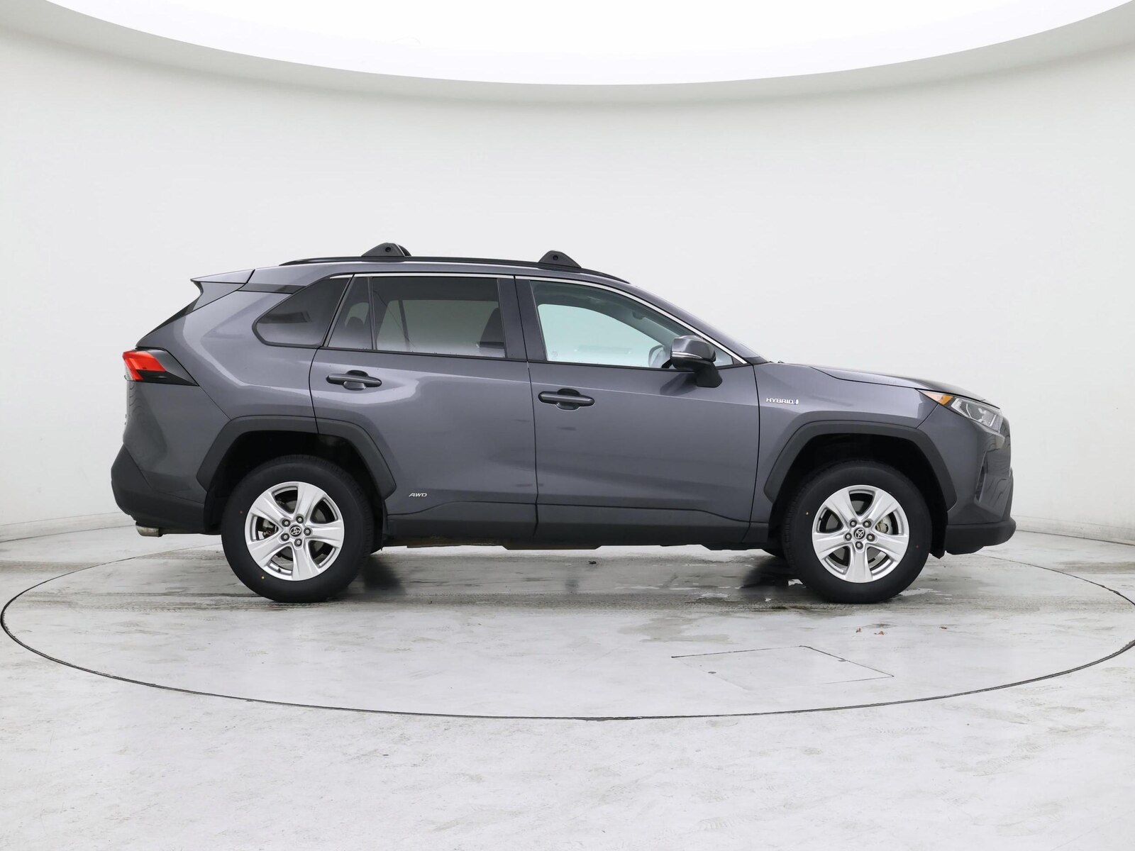 2021 Toyota RAV4 XLE - Photo 8