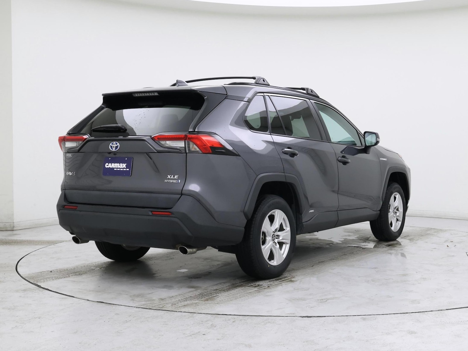 2021 Toyota RAV4 XLE - Photo 9