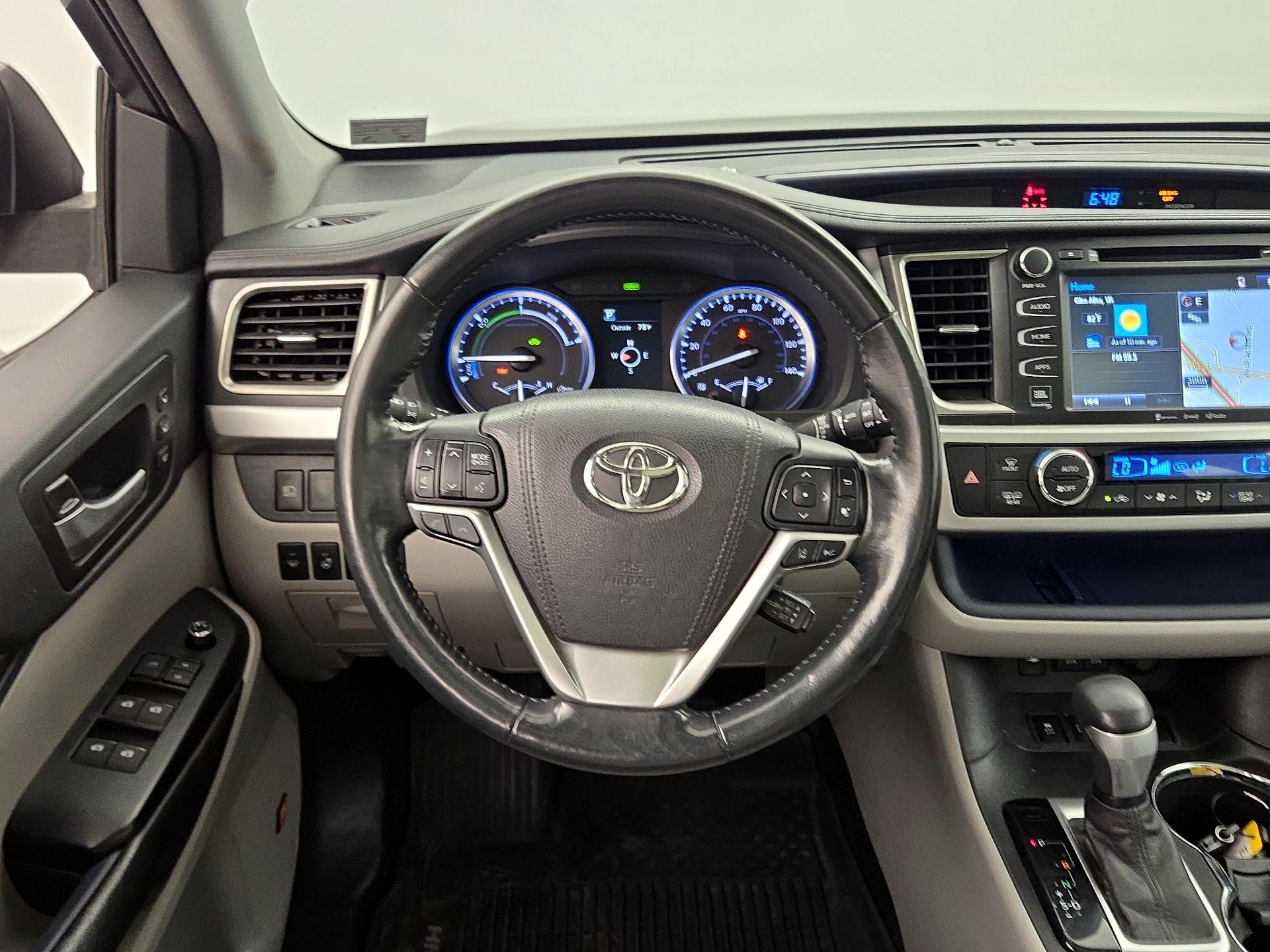 Thumbnail: 2017 Toyota Highlander - 10