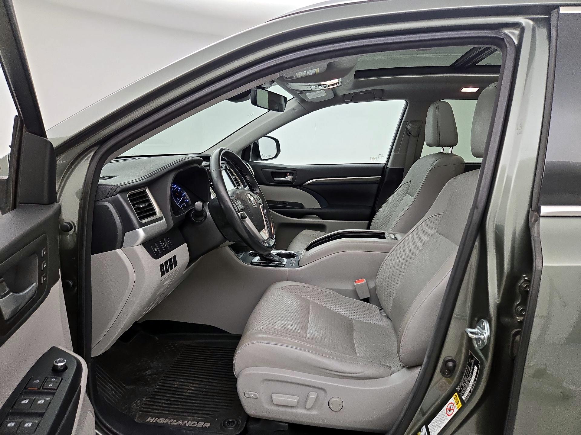 Thumbnail: 2017 Toyota Highlander - 11