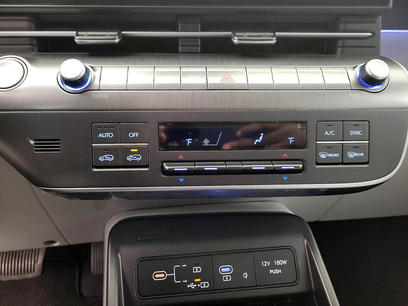 2024 Hyundai Kona Limited - Photo 18