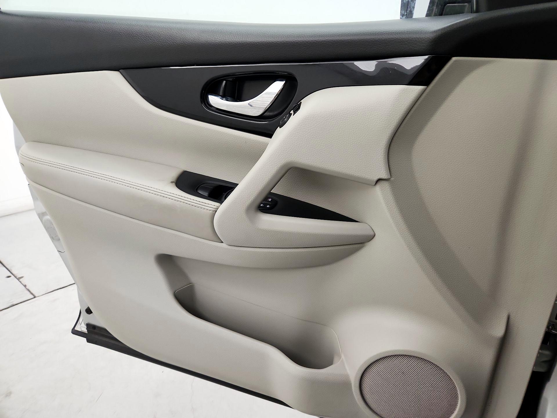 Thumbnail: 2019 Nissan Rogue Sport - 12