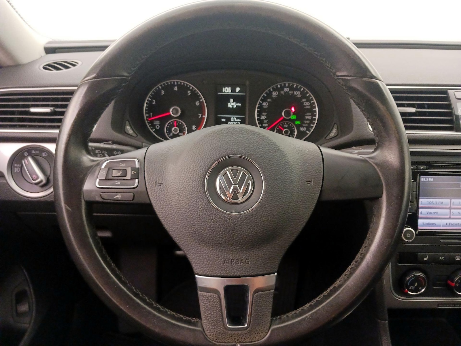 2015 Volkswagen Passat Limited Edition - Photo 11