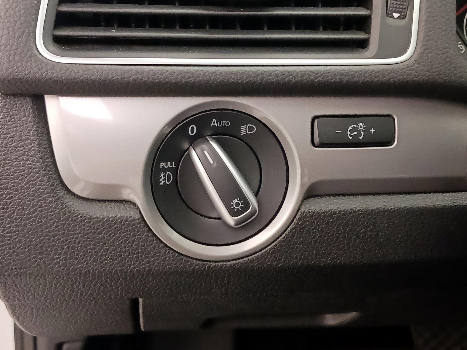2015 Volkswagen Passat Limited Edition - Photo 14