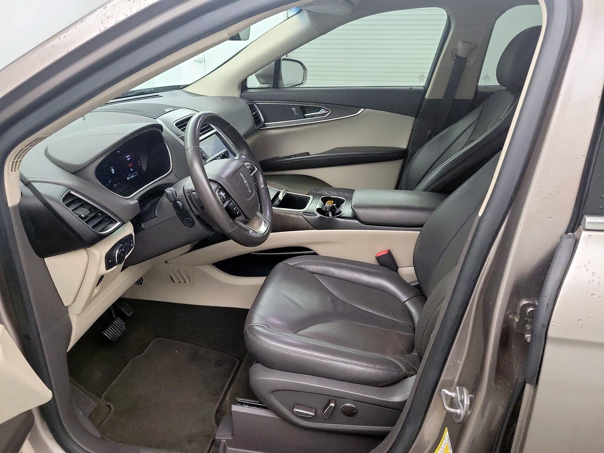 Thumbnail: 2019 Lincoln Nautilus - 11
