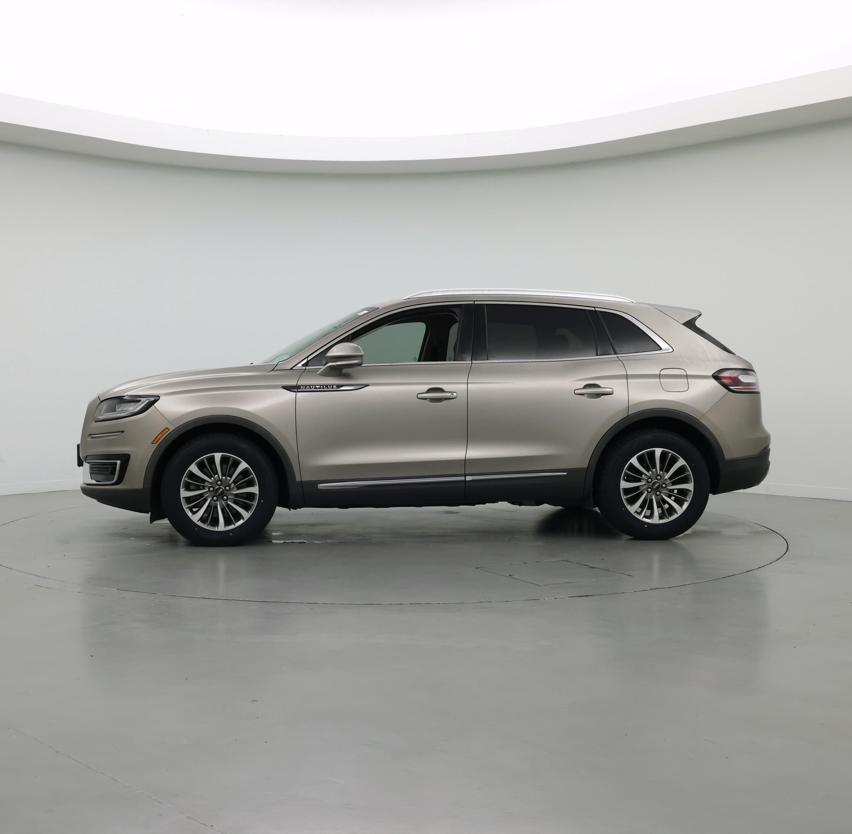 Thumbnail: 2019 Lincoln Nautilus - 3