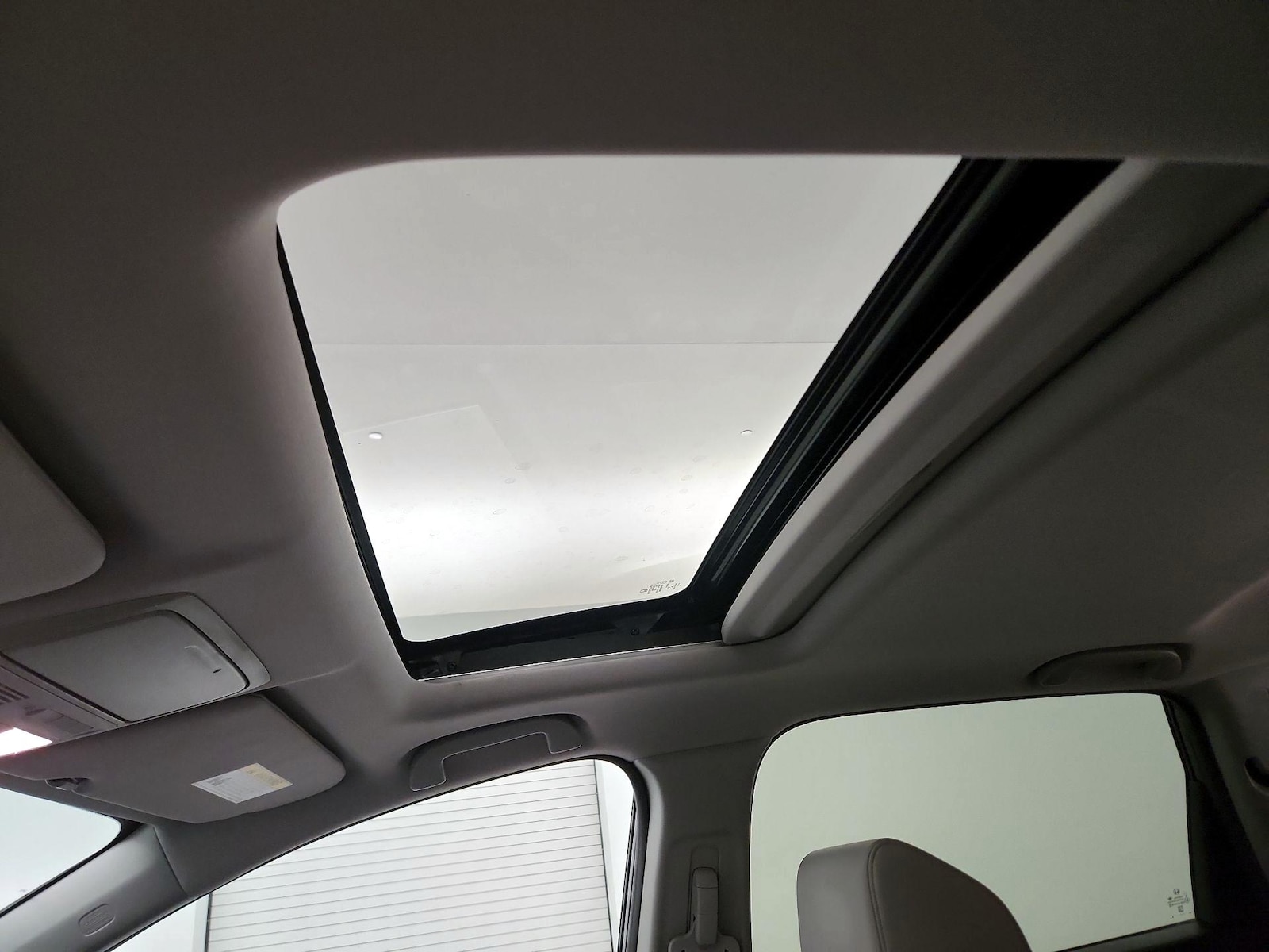 Sunroof(s) & Overhead Airbags