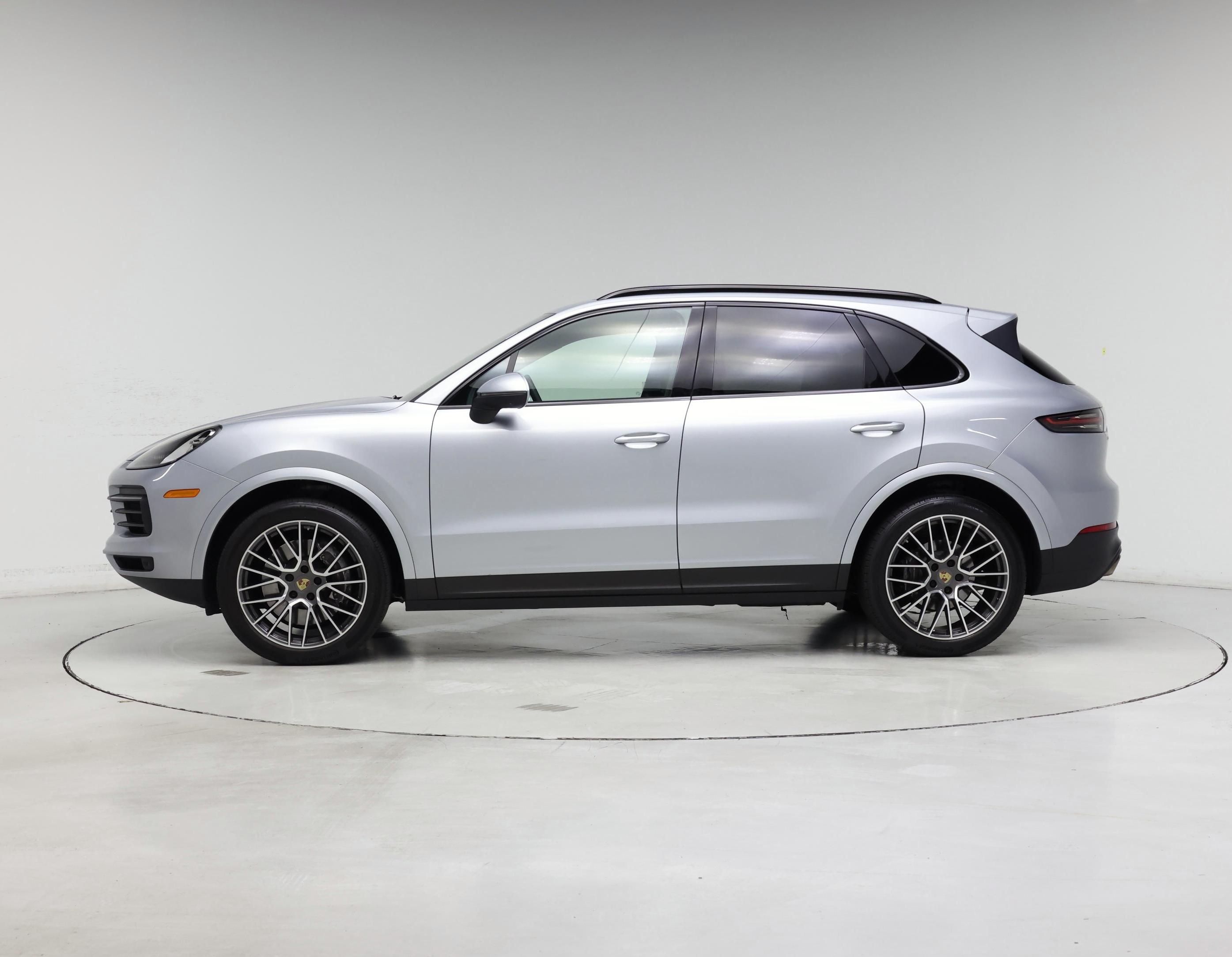 Thumbnail: 2023 Porsche Cayenne - 3