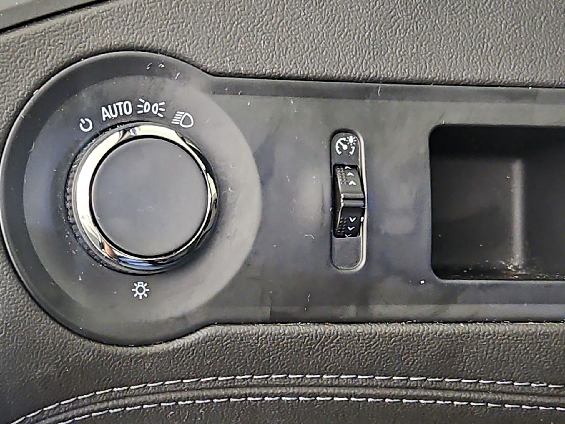 Thumbnail: 2016 Buick LaCrosse - 13