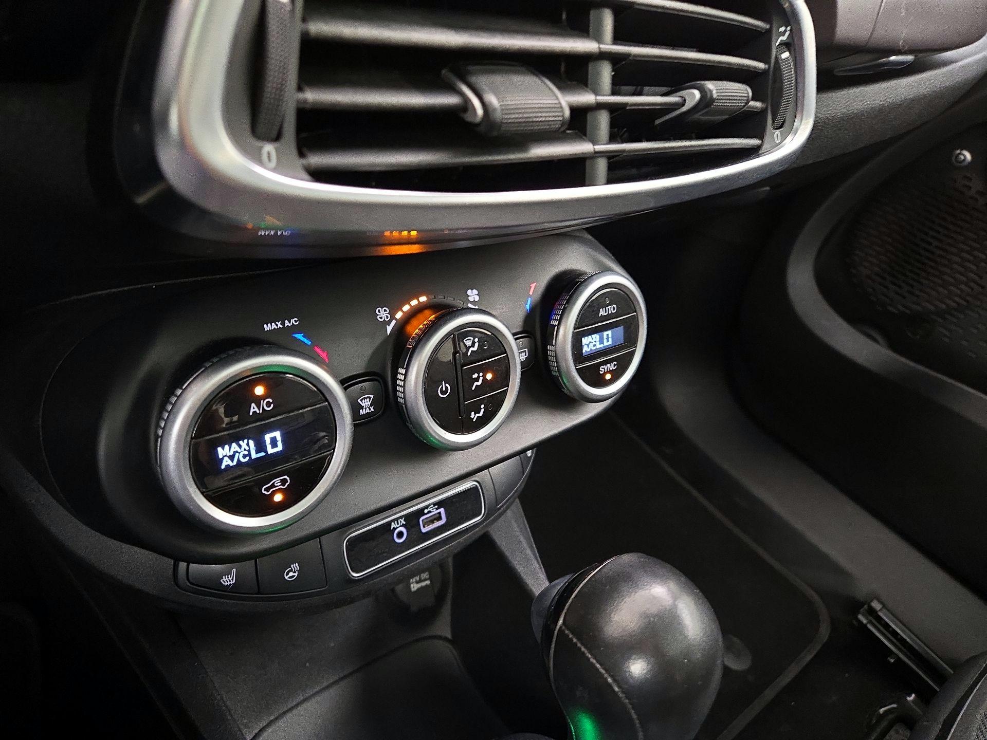 Thumbnail: 2016 Fiat 500X - 17