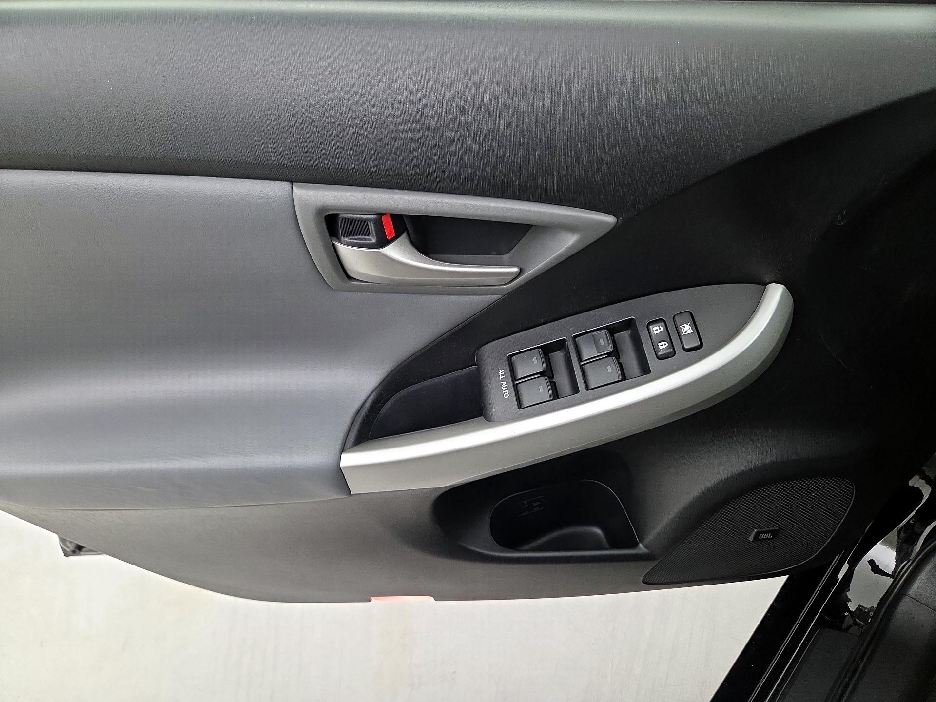 Thumbnail: 2015 Toyota Prius - 12