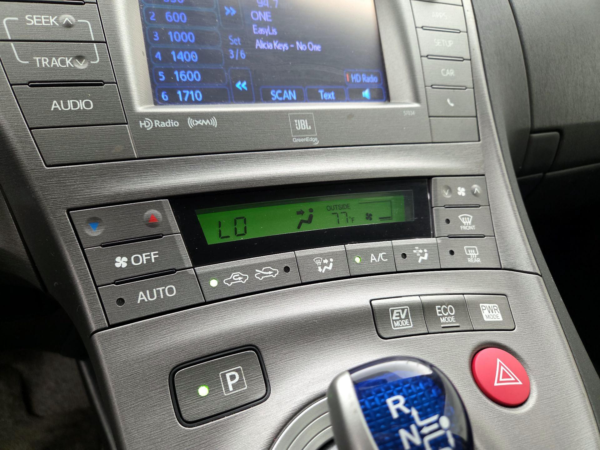Thumbnail: 2015 Toyota Prius - 16