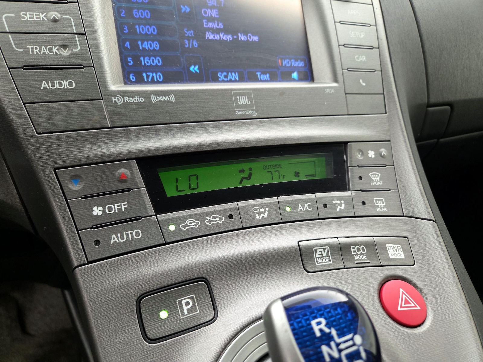 2015 Toyota Prius Four - Photo 17