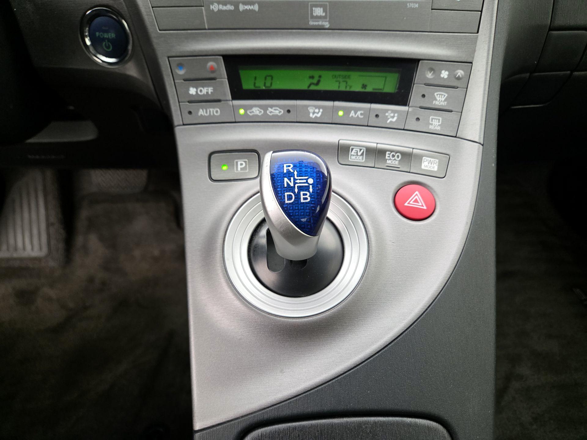 Thumbnail: 2015 Toyota Prius - 17