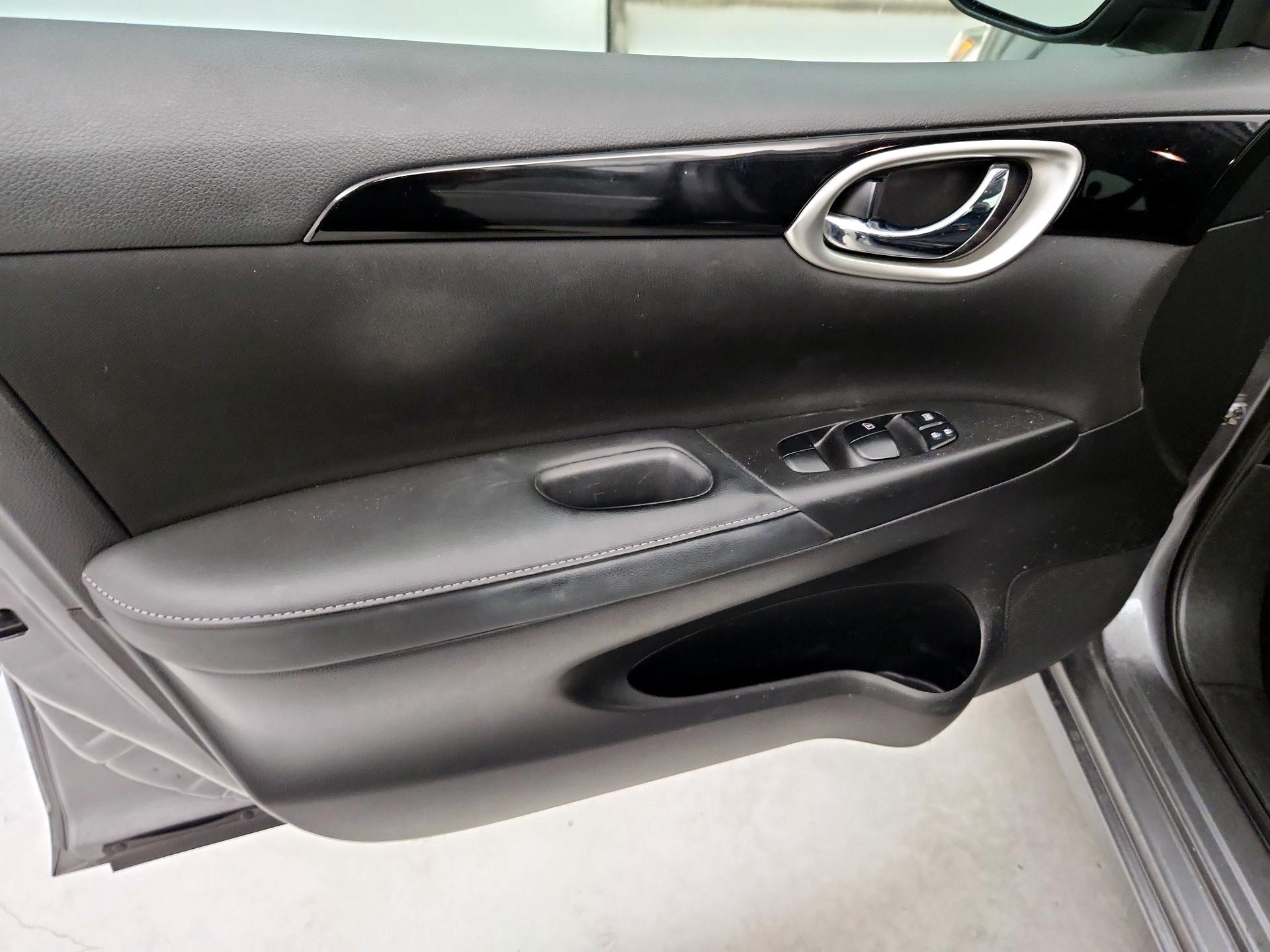 Thumbnail: 2019 Nissan Sentra - 12