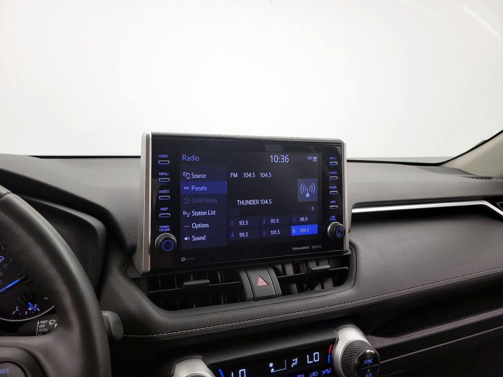 2022 Toyota RAV4 XLE - Photo 16