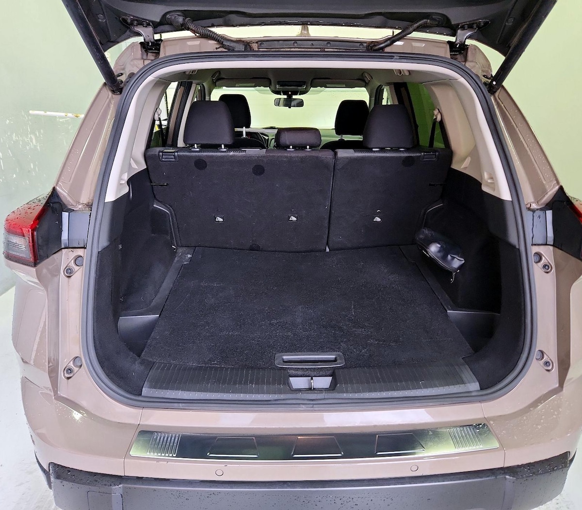Trunk/Cargo (Seats Up)