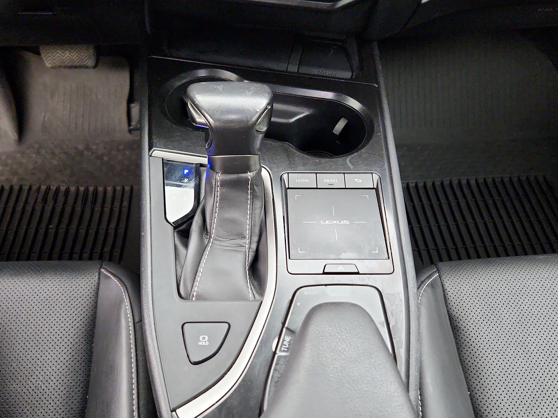 Thumbnail: 2019 Lexus UX - 17