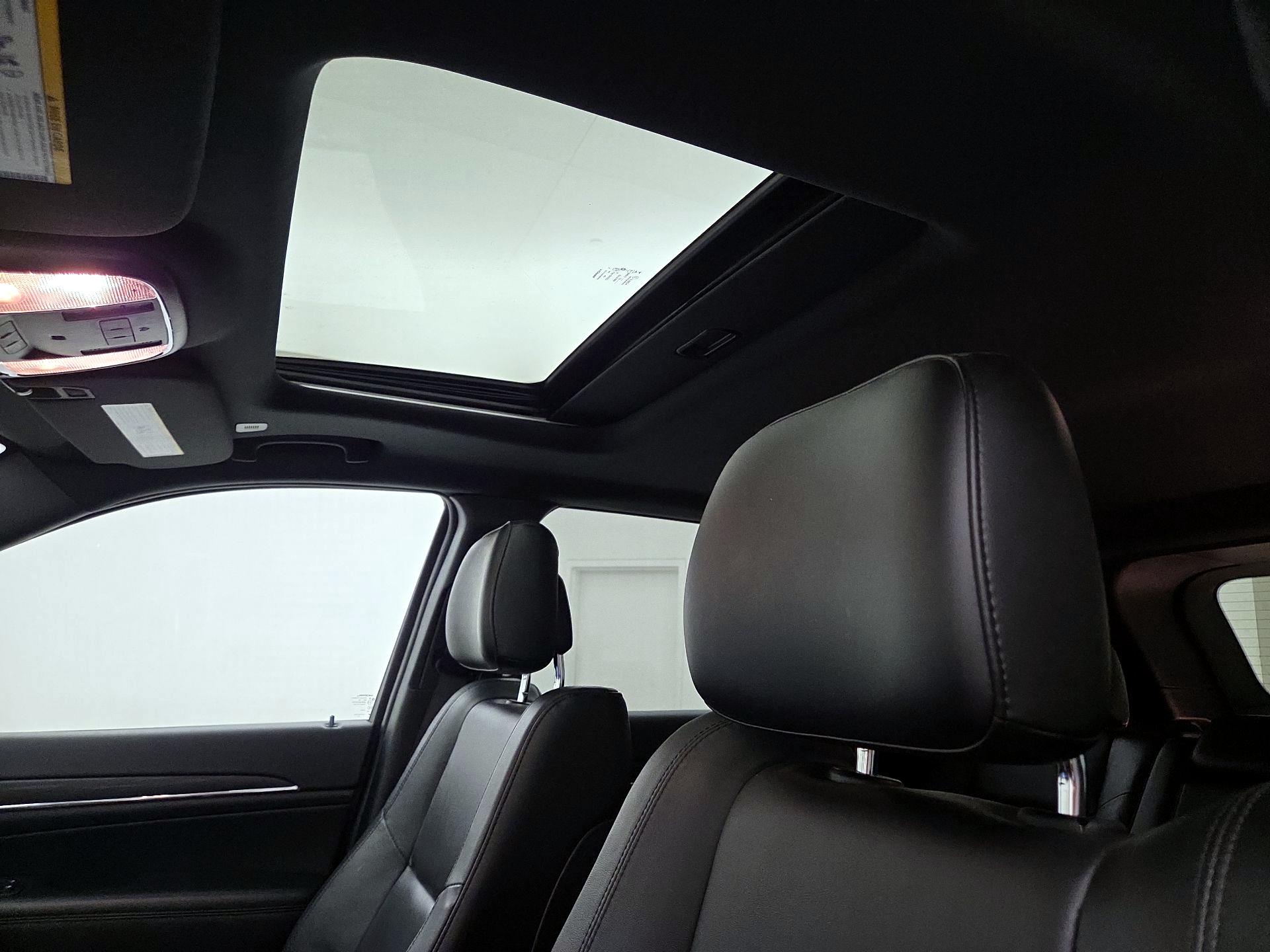 Thumbnail: 2020 Jeep Grand Cherokee - 20
