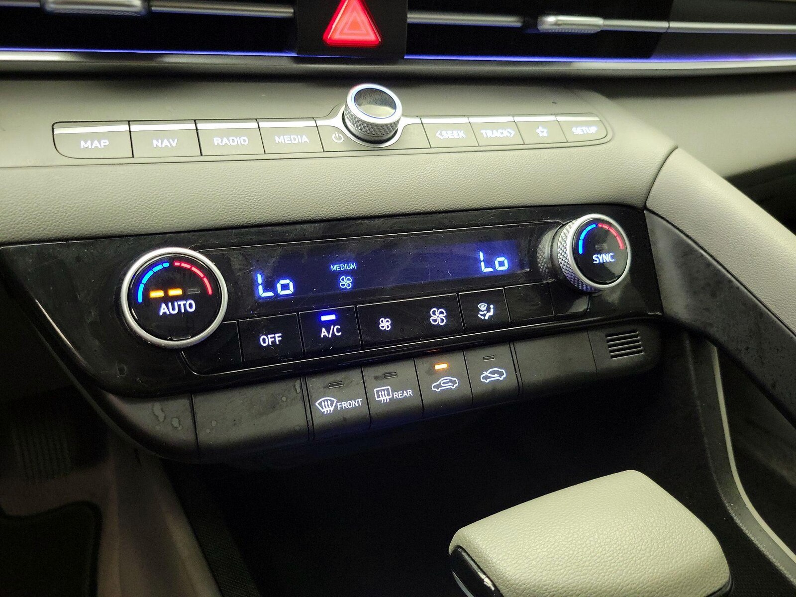 2024 Hyundai Elantra SEL - Photo 18