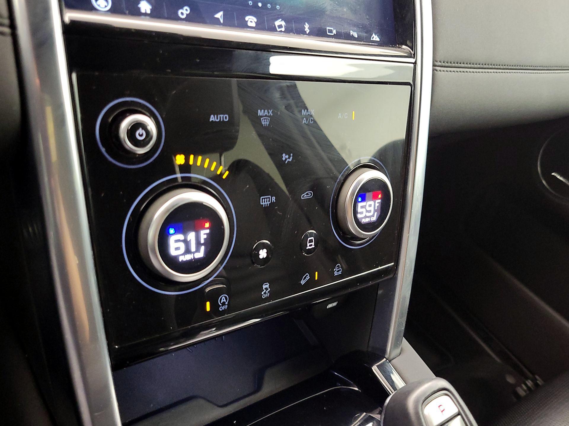 Thumbnail: 2020 Land Rover Discovery Sport - 17