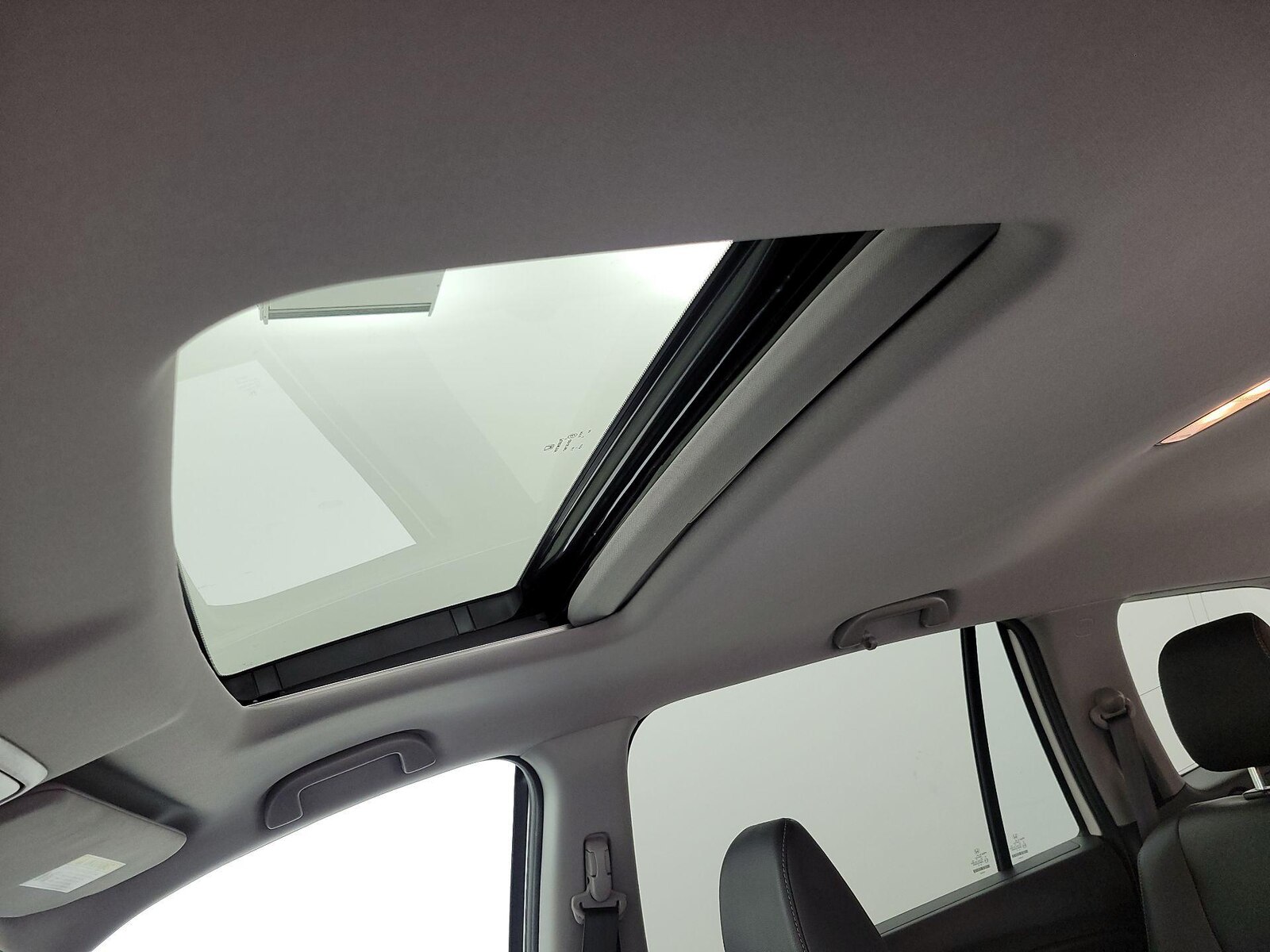 Sunroof(s) & Overhead Airbags