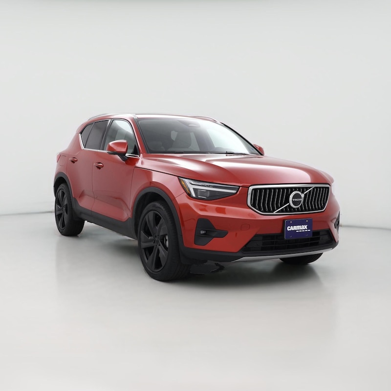 2025 Volvo XC40 B5 Ultra Bright Theme