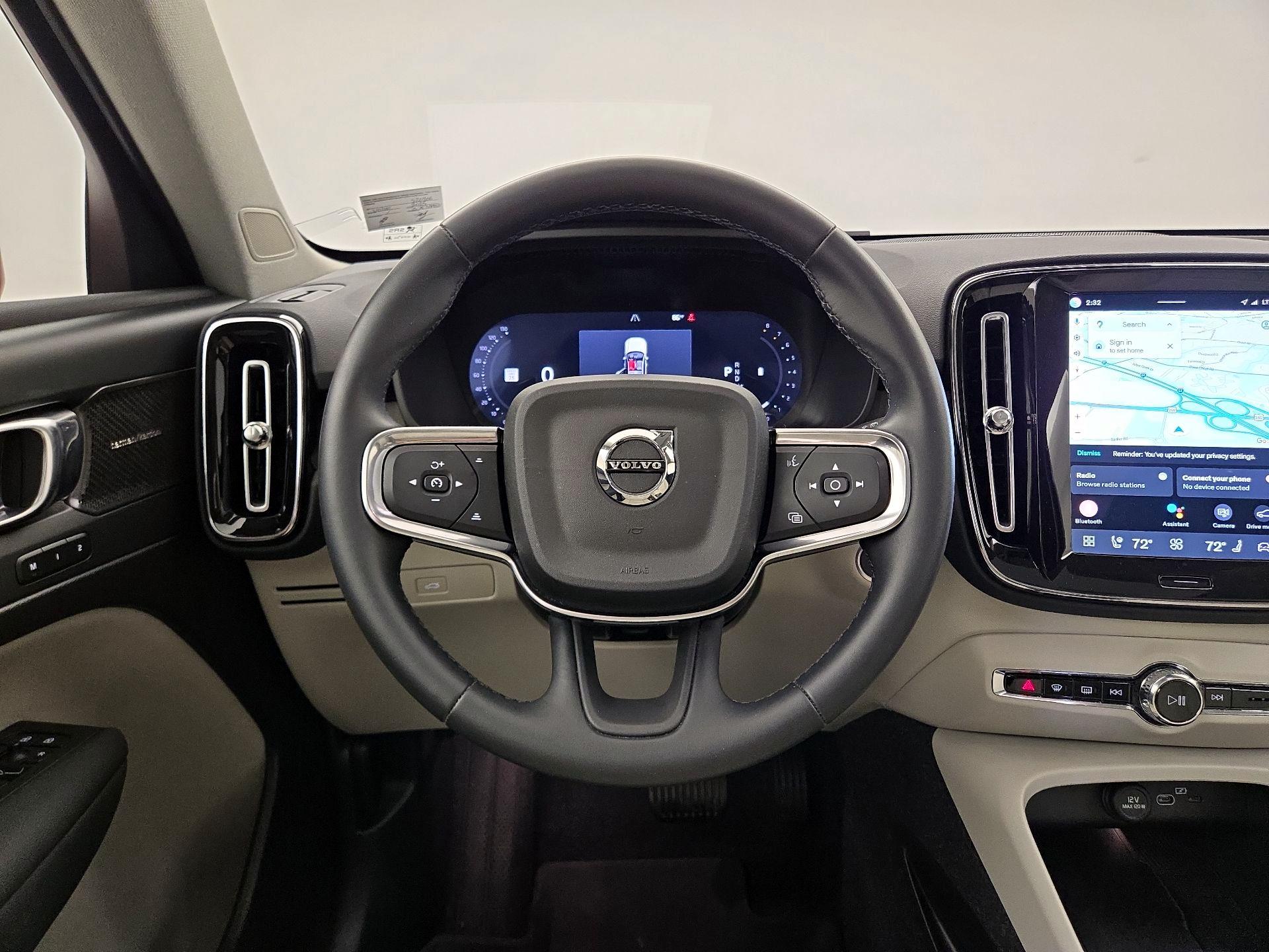 Thumbnail: 2025 Volvo XC40 - 10