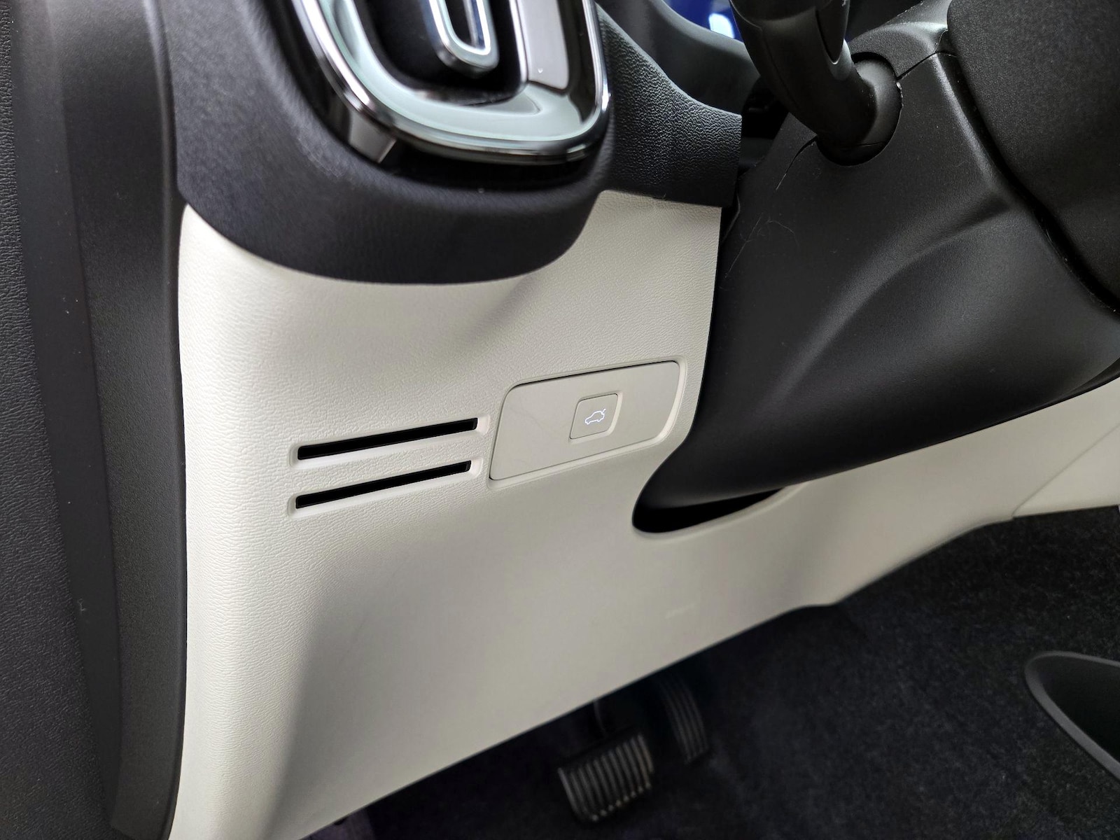 2025 Volvo XC40 Ultra - Photo 14