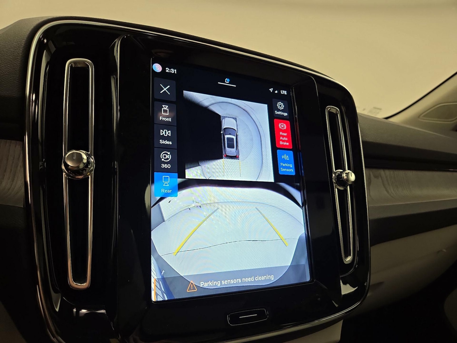 2025 Volvo XC40 Ultra - Photo 16