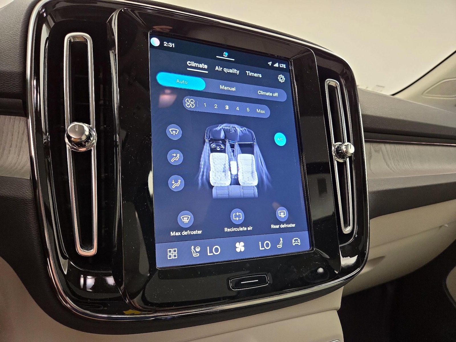 2025 Volvo XC40 Ultra - Photo 18