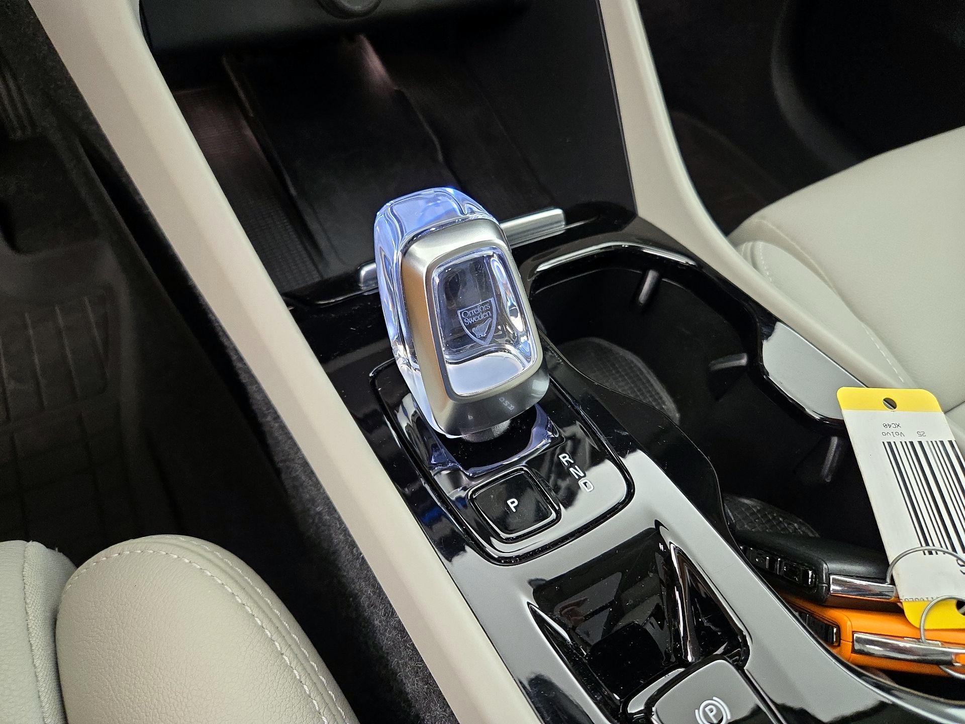 Thumbnail: 2025 Volvo XC40 - 18