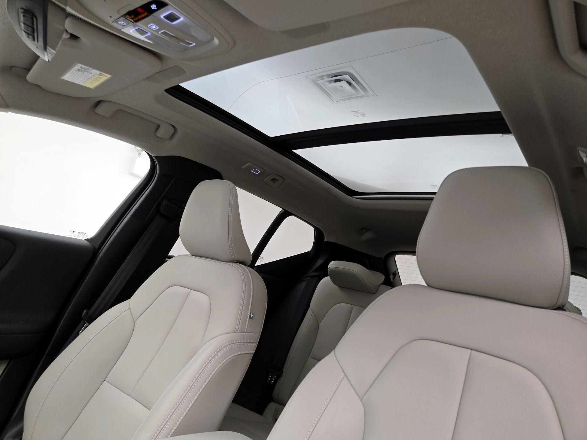 Thumbnail: 2025 Volvo XC40 - 20