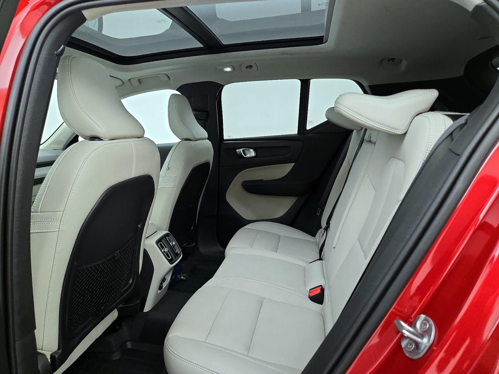 2025 Volvo XC40 Ultra - Photo 22