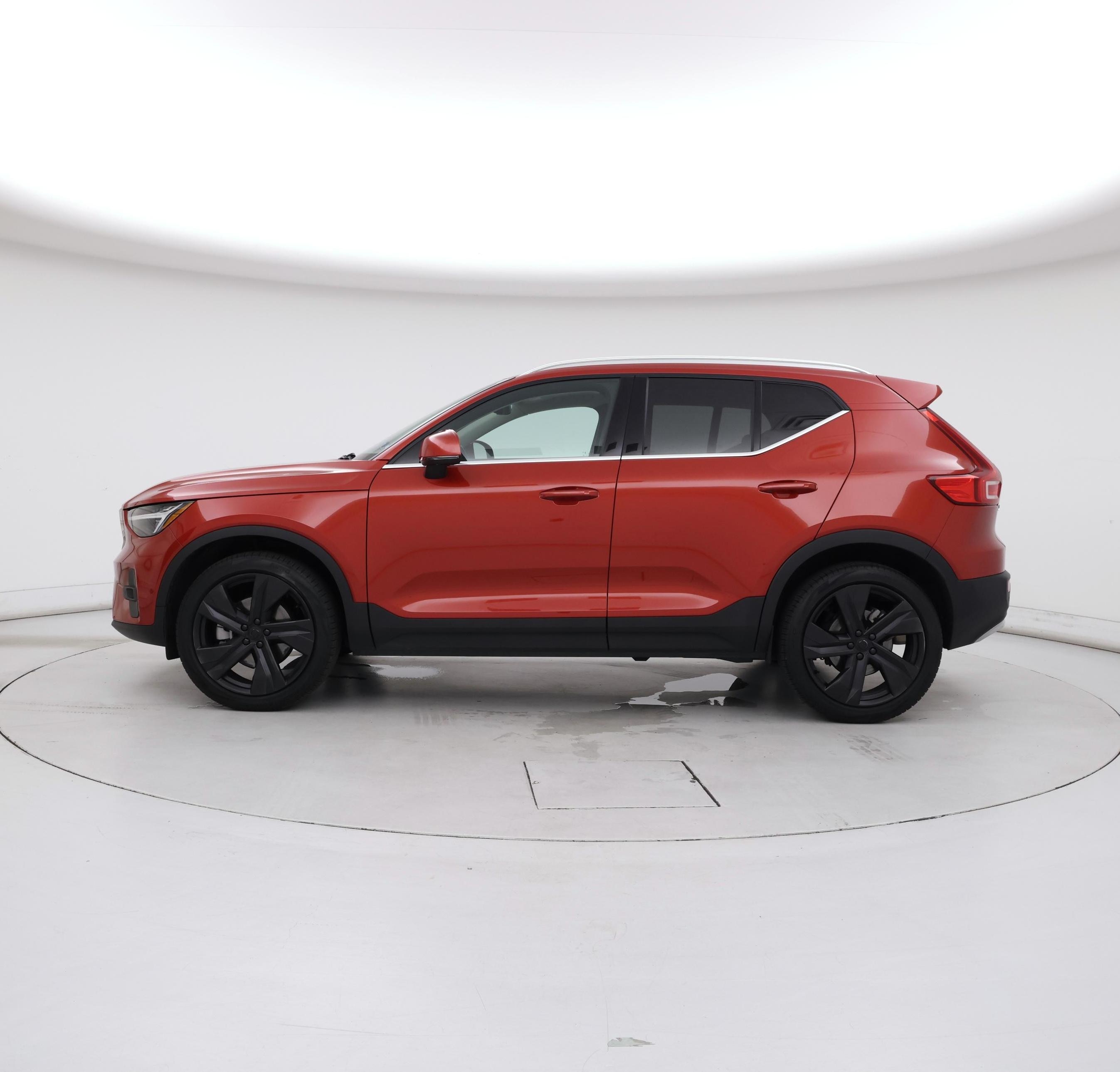Thumbnail: 2025 Volvo XC40 - 3
