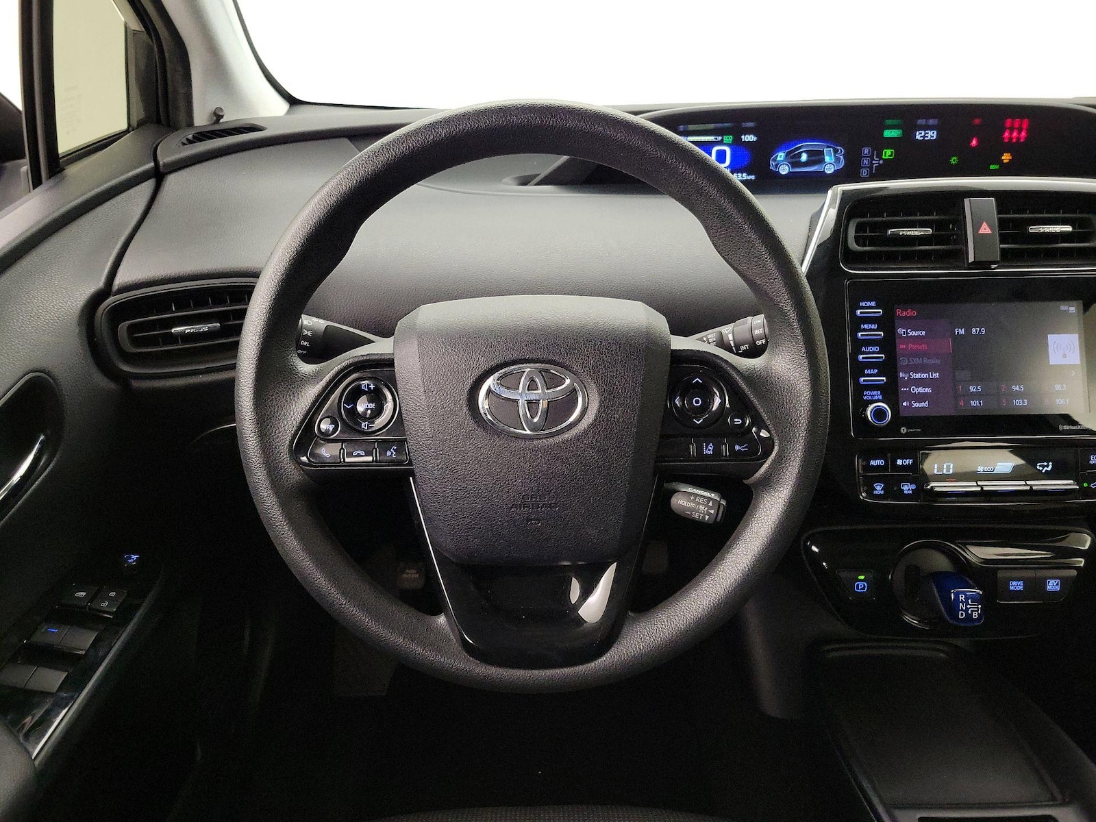 2022 Toyota Prius LE - Photo 11
