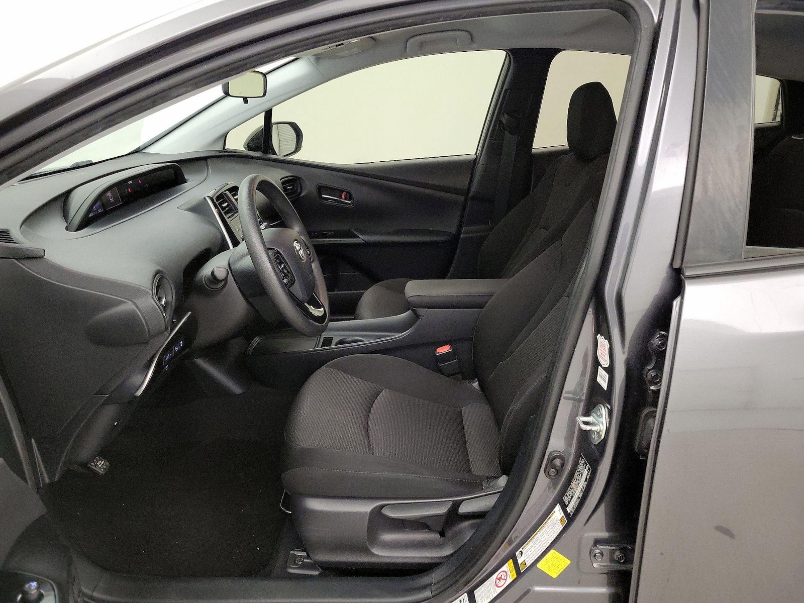 2022 Toyota Prius LE - Photo 12