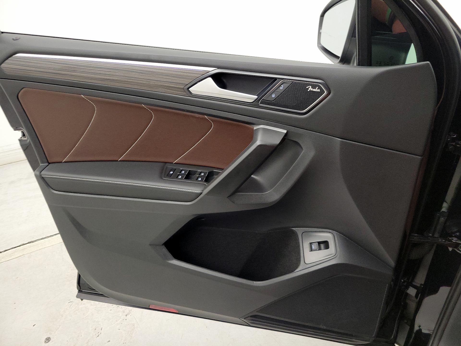 Thumbnail: 2023 Volkswagen Tiguan - 12