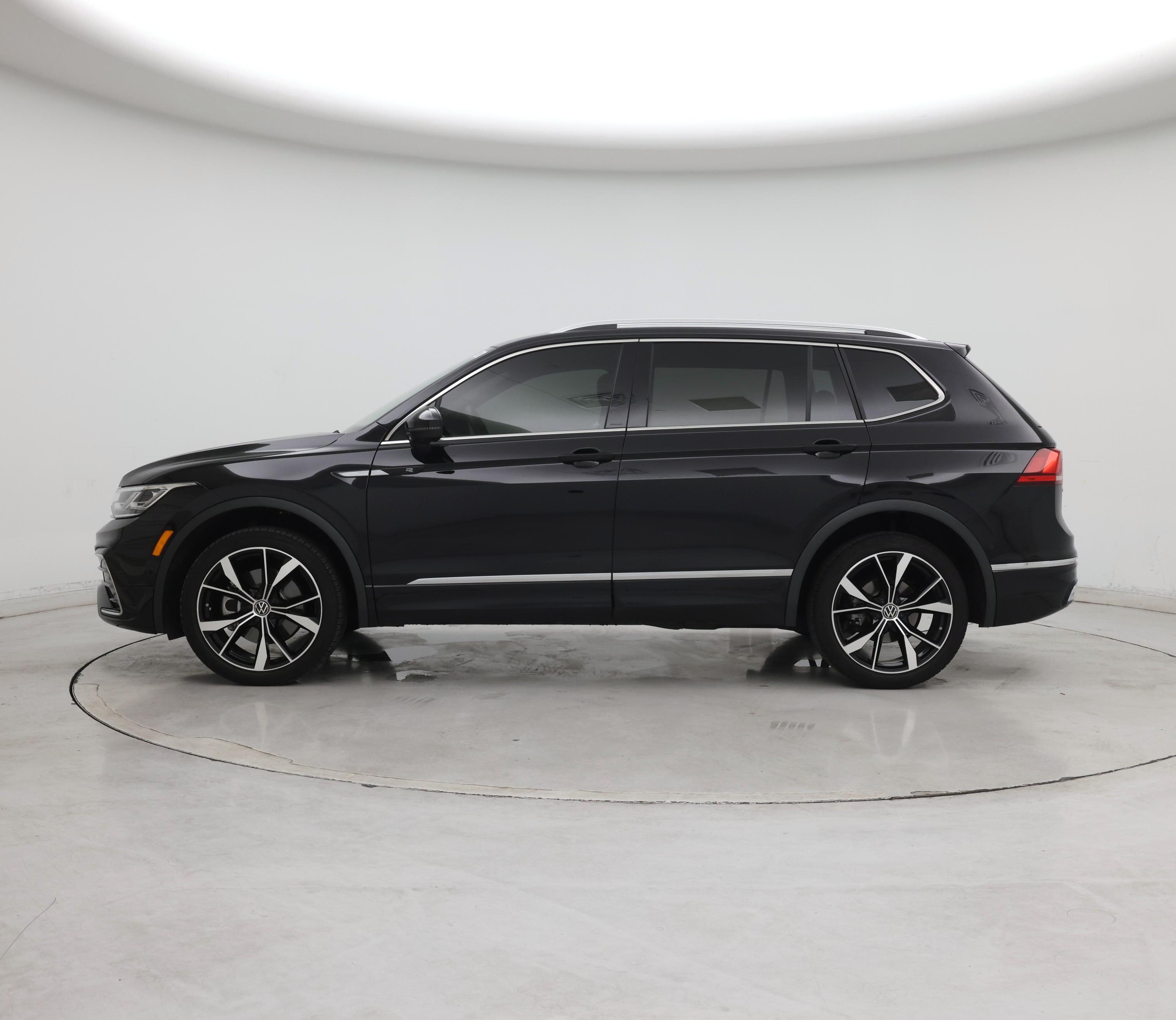 Thumbnail: 2023 Volkswagen Tiguan - 3